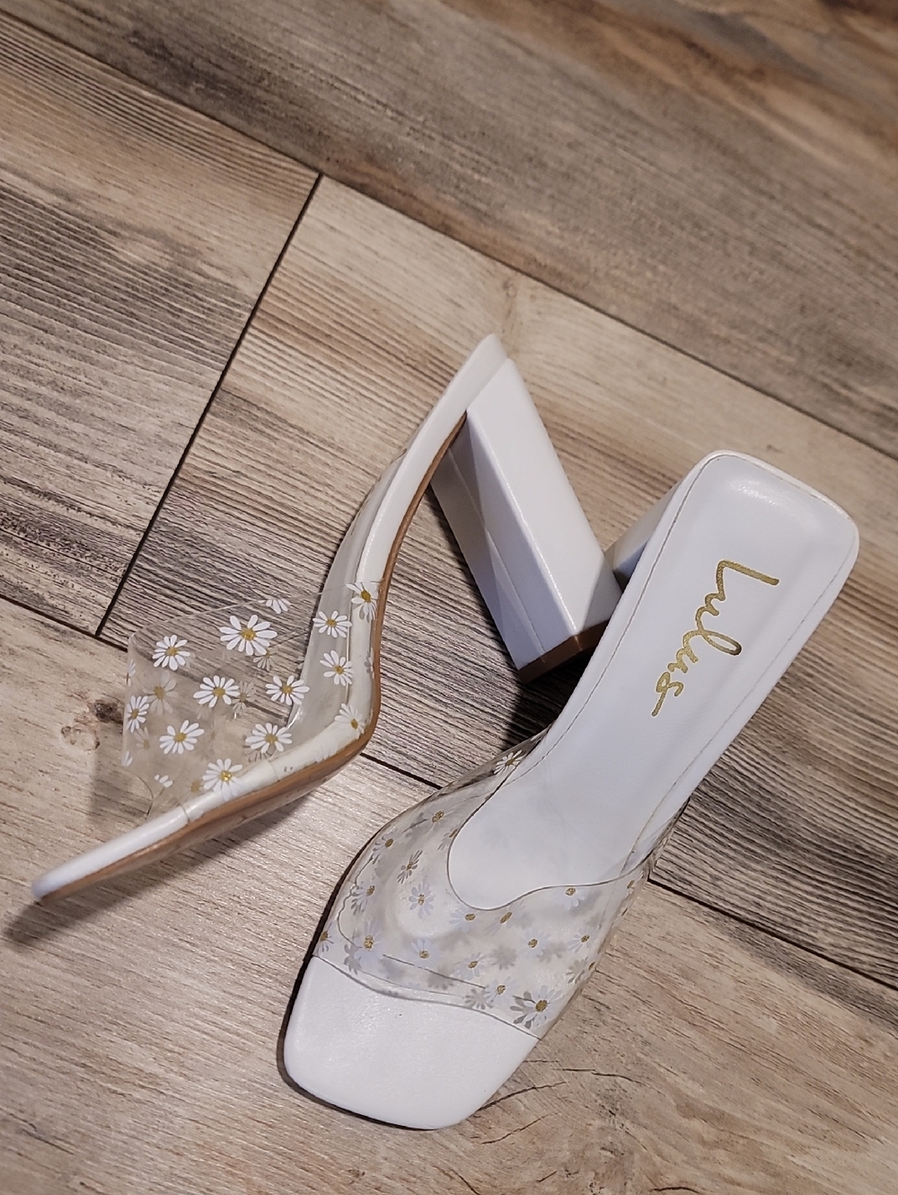 Beautiful Lulus Heels - Picture 3 of 3